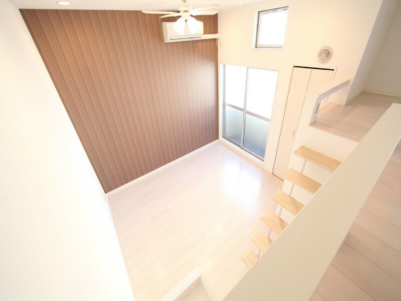 物件内観写真12　(洋室6.3帖　上階ロフト5.7帖（収納でもお部屋でも使えます)