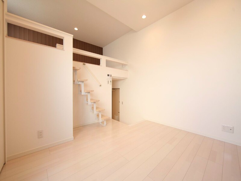 物件内観写真13　(洋室6.3帖　上階ロフト5.7帖（収納でもお部屋でも使えます)