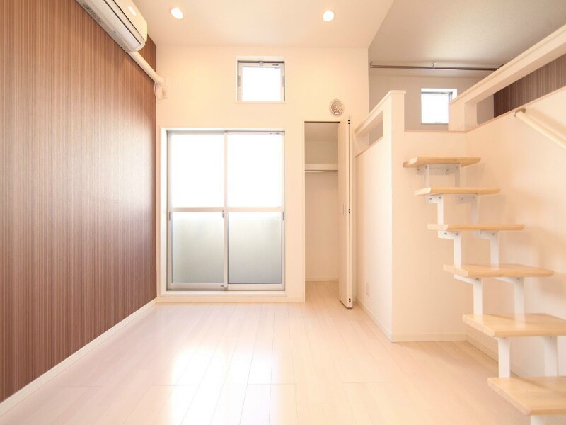 物件内観写真14　(洋室6.3帖　上階ロフト5.7帖（収納でもお部屋でも使えます)