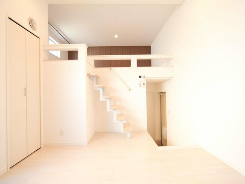 物件内観写真16　(洋室6.3帖　上階ロフト5.7帖（収納でもお部屋でも使えます)