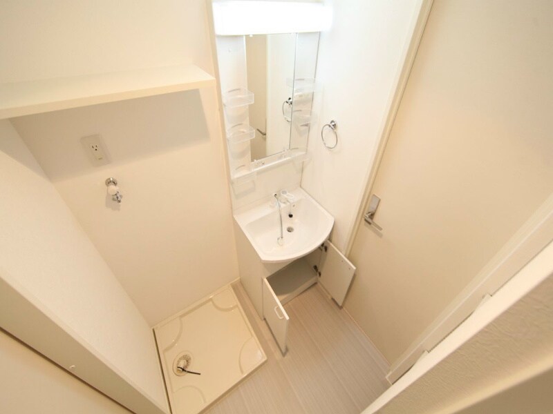 物件内観写真26　(脱衣所　独立洗面台（シャンプードレッサー）洗濯機用意できます)