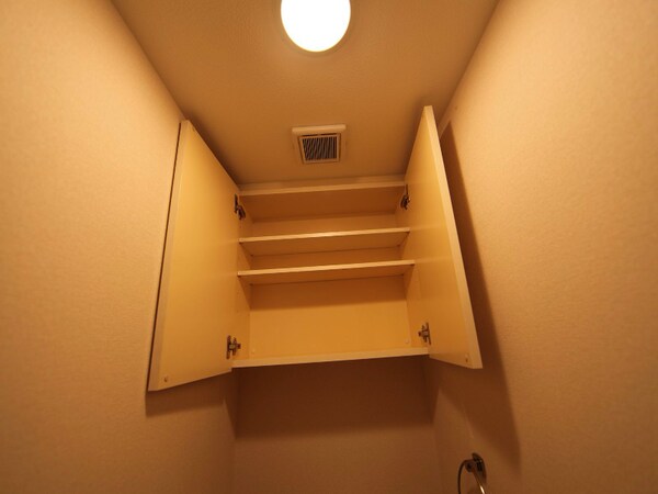 その他(トイレ上部の収納)