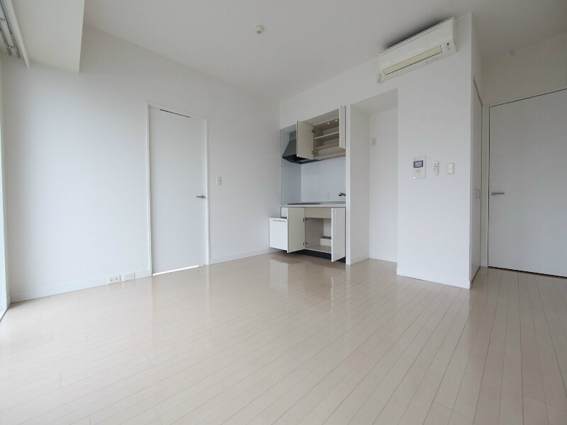 物件内観写真2　(ＬＤＫ11.48帖　エアコン完備　バルコニー)