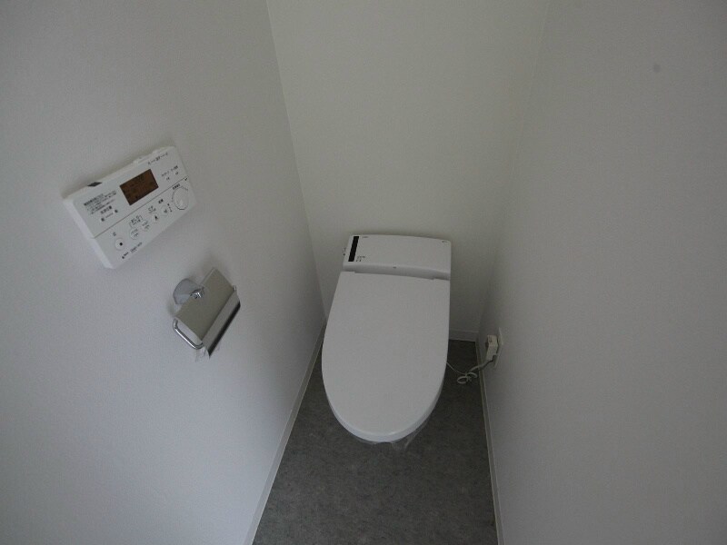 物件内観写真5　(温水洗浄便座付トイレ)