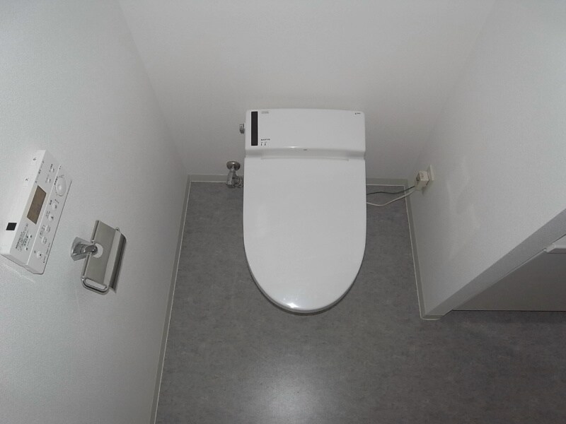 物件内観写真5　(温水洗浄便座付トイレ)