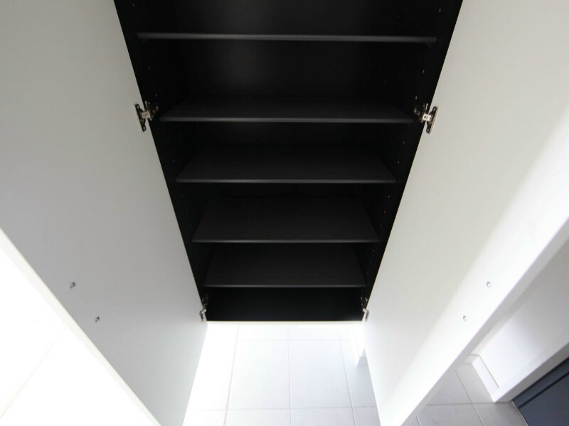 物件内観写真6　(玄関　シューズボックス付（収納充実してます）)