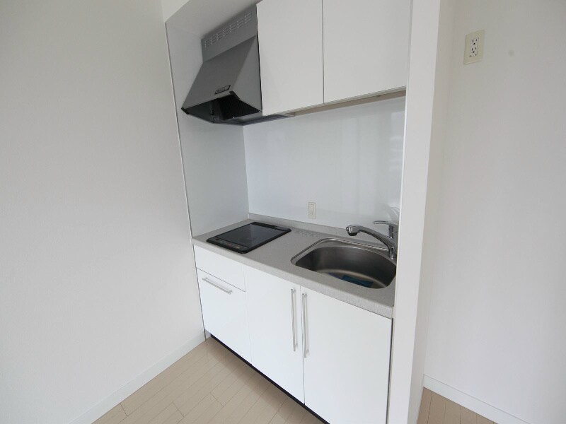 物件内観写真7　(システムキッチン（ＩＨ2口コンロ付）)