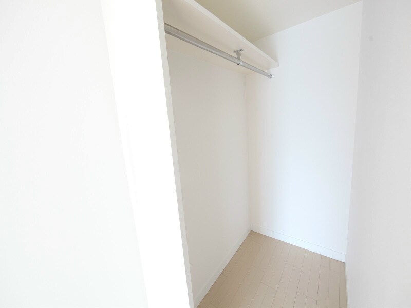 物件内観写真8　(ウォークインクローゼット付（収納充実してます）)