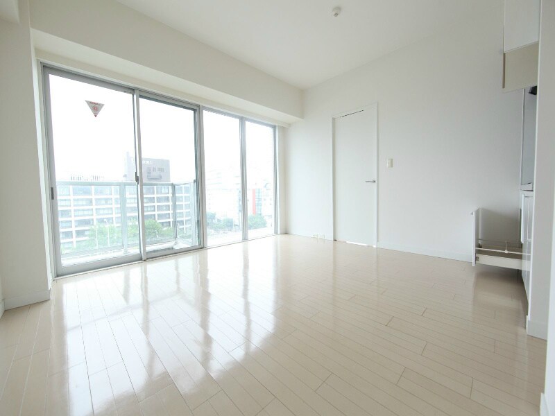 物件内観写真9　(ＬＤＫ11.48帖　エアコン完備　バルコニー)