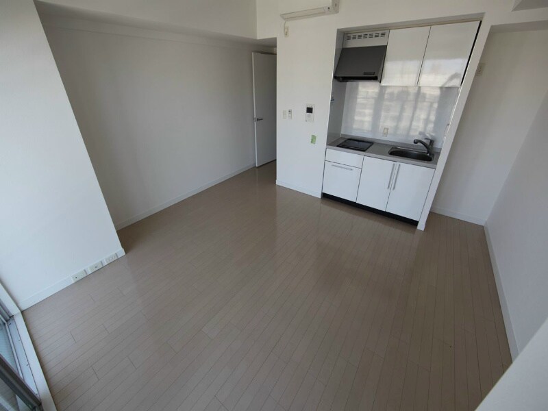 物件内観写真10　(洋室11.96帖　エアコン完備　クローゼット)