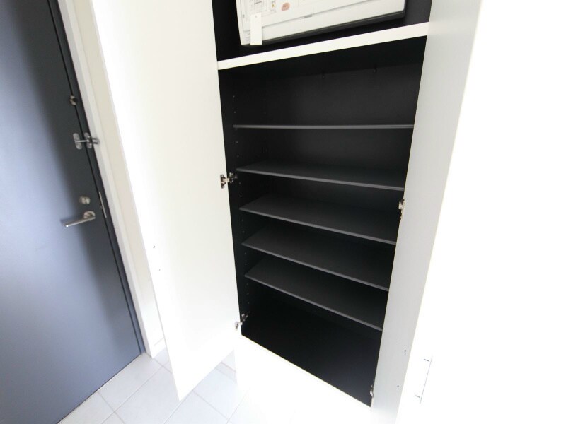 物件内観写真16　(シューズボックス（収納充実してます）)