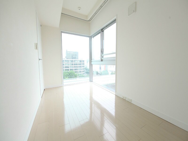 物件内観写真20　(洋室5.02帖　2面採光)