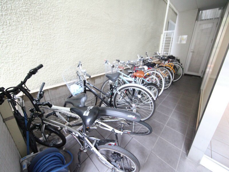 物件内観写真26　(屋根付き駐輪場有り)