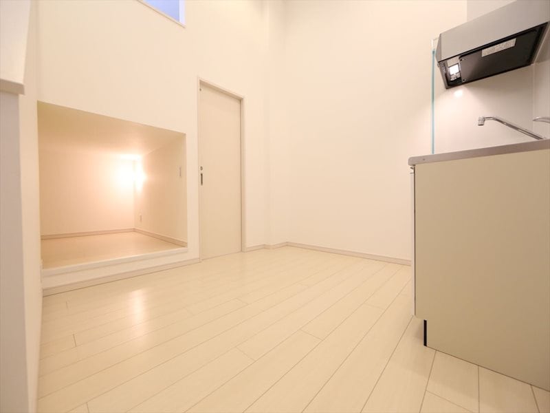 物件内観写真2　(ＤＫ7.3帖　床下3.2帖　洋室3.2帖　ロフト3.2帖)