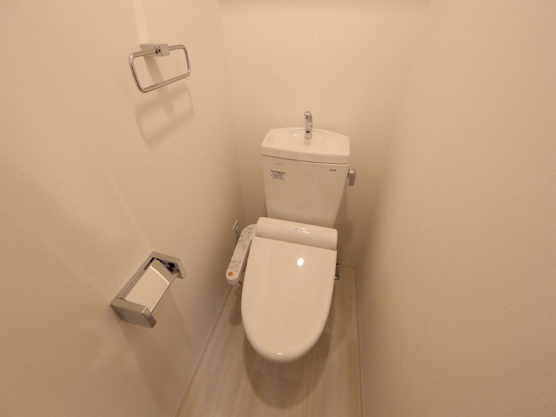 物件内観写真5　(温水洗浄暖房便座付トイレ)