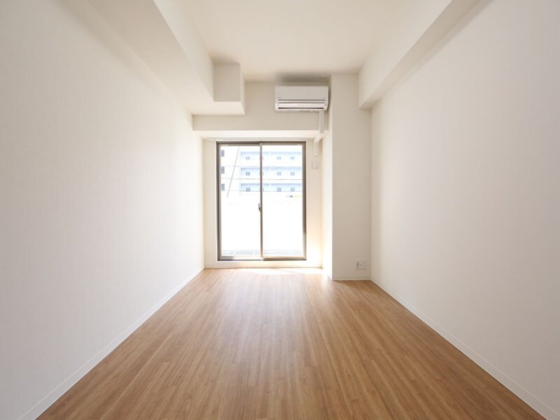 物件内観写真11　(洋室8.2帖　エアコン完備　バルコニー付)