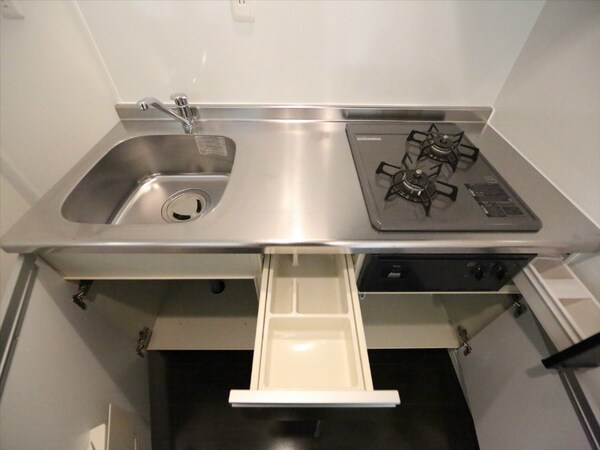 キッチン(システムキッチン（ガス2口）冷蔵庫・レンジ等ご用意できます)