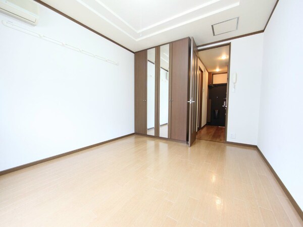 リビング(洋室7.5帖　クローゼット付（収納充実してます）)