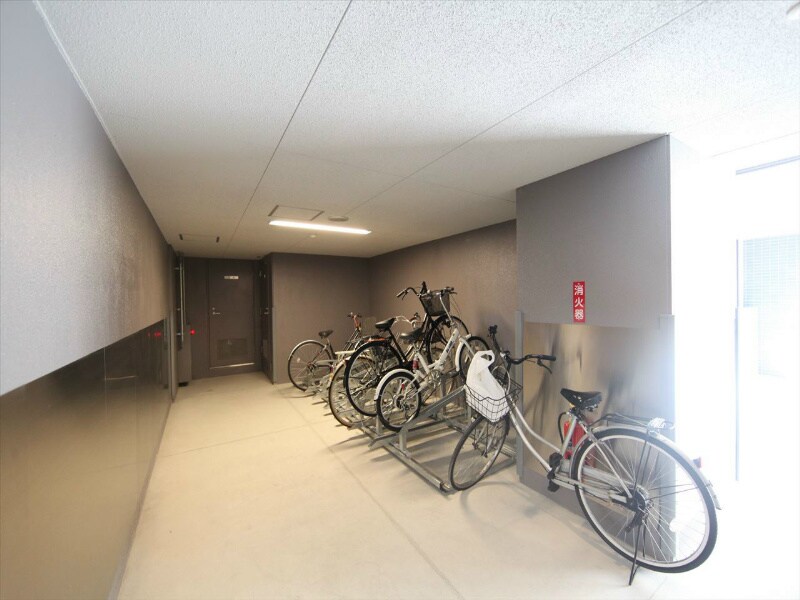 物件内観写真25　(屋根付き駐輪場有り)