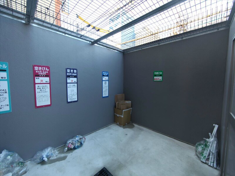 物件内観写真26　(敷地内ゴミ捨て場)