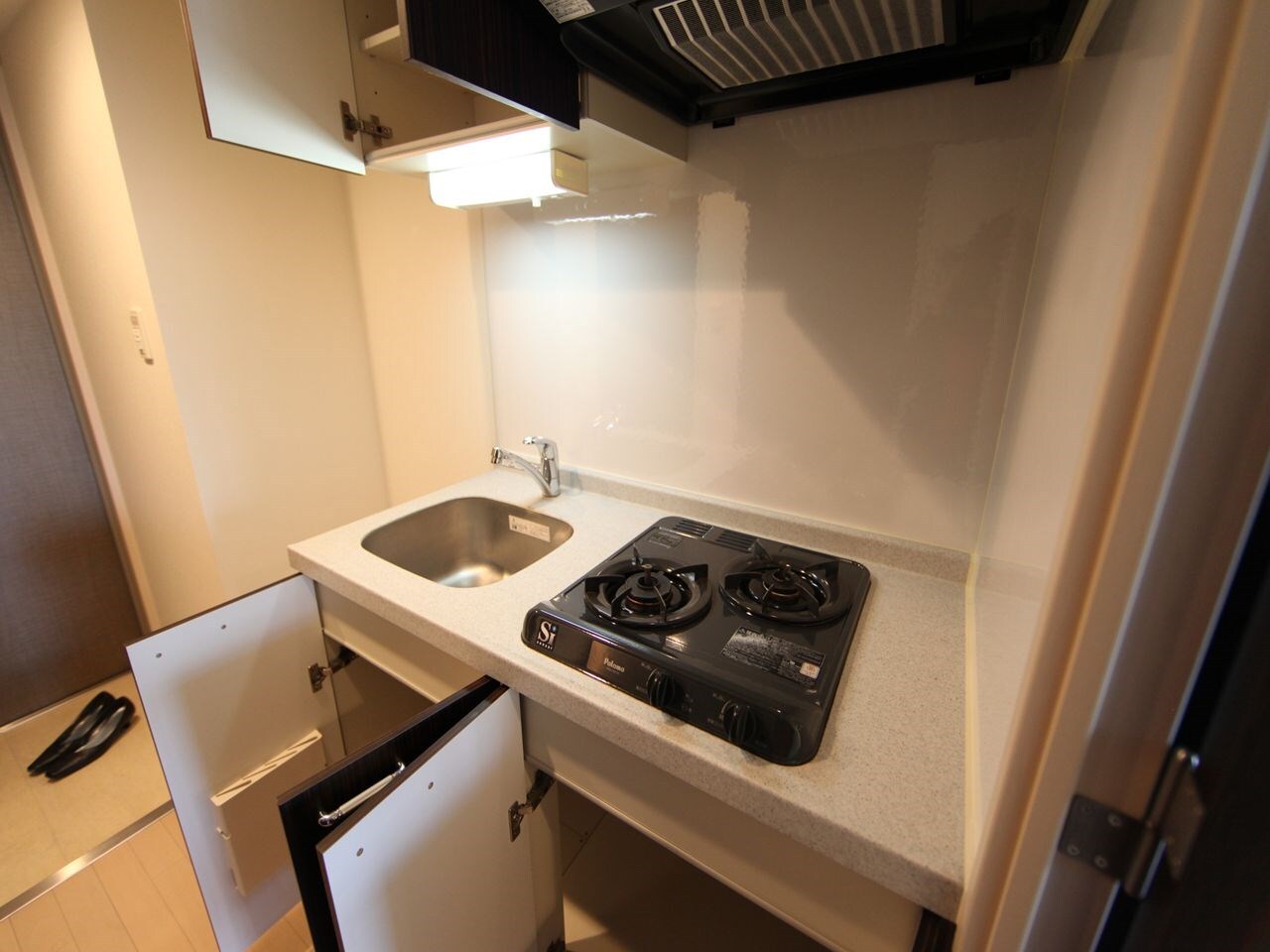 物件内観写真7　(システムキッチン（ガス２口コンロ付）)