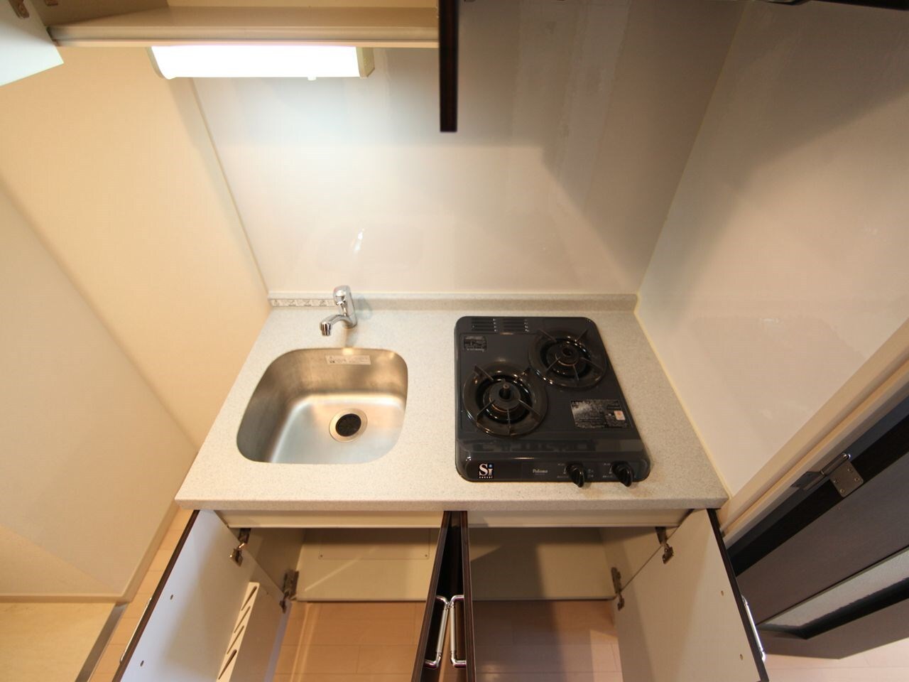 物件内観写真17　(システムキッチン（ガス２口コンロ付）)