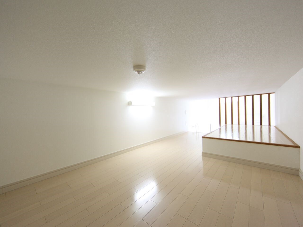 物件内観写真20　(ロフト5帖（収納として使用もできます）)