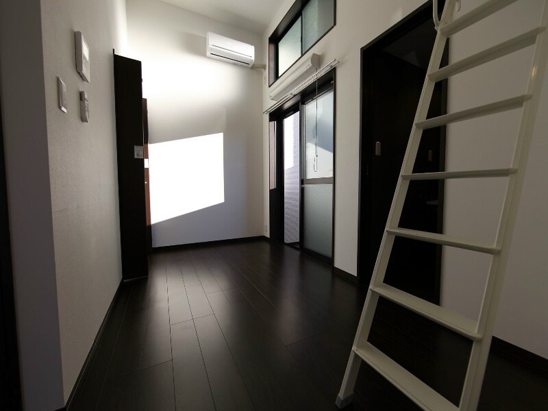 リビング(洋室8.7帖　ロフト4.9帖（収納でもお部屋でも使えます）)