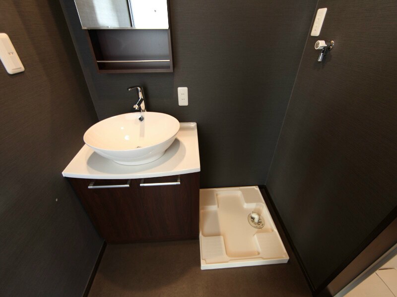 洗面所(脱衣所　オシャレな独立洗面台付　洗濯機ご用意できます)