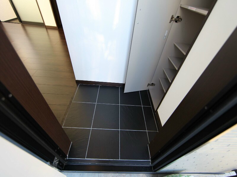 玄関(玄関　シューズボックス付（収納充実してます）)