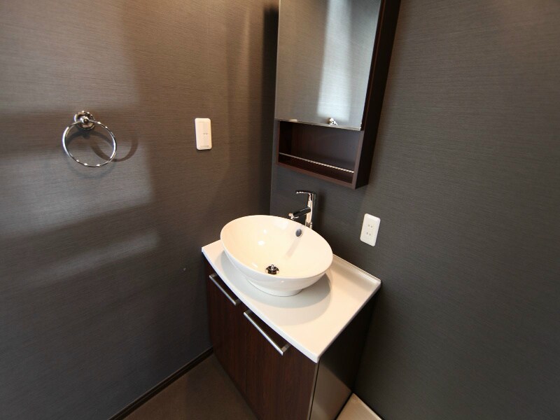 洗面所(脱衣所　オシャレな独立洗面台付　洗濯機ご用意できます)