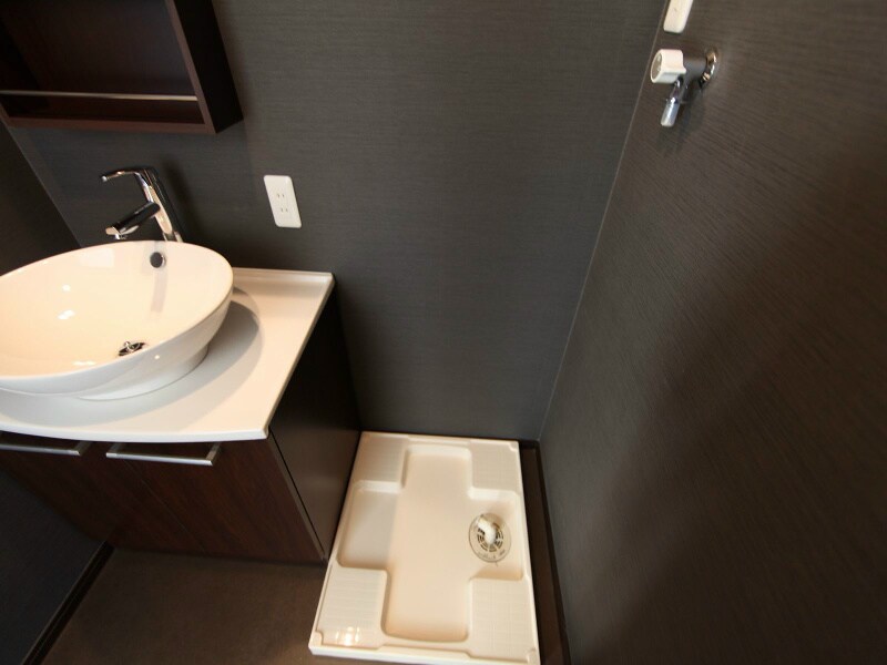 洗面所(脱衣所　オシャレな独立洗面台付　洗濯機ご用意できます)