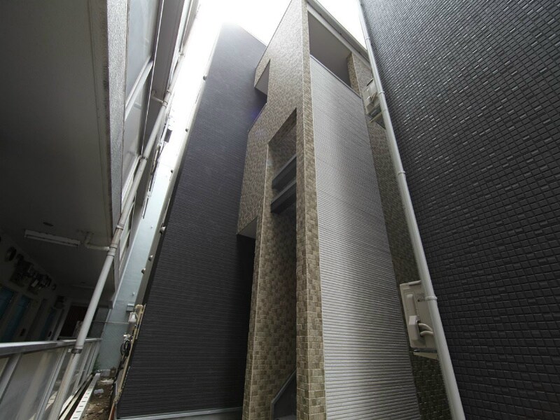 物件外観写真1　(外観　デザイナーズ　光インターネット無料)