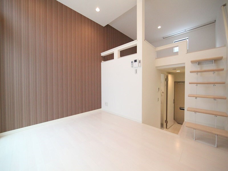 物件内観写真2　(洋室6.1帖　ロフト5.7帖（収納にも寝室にも使えます）)