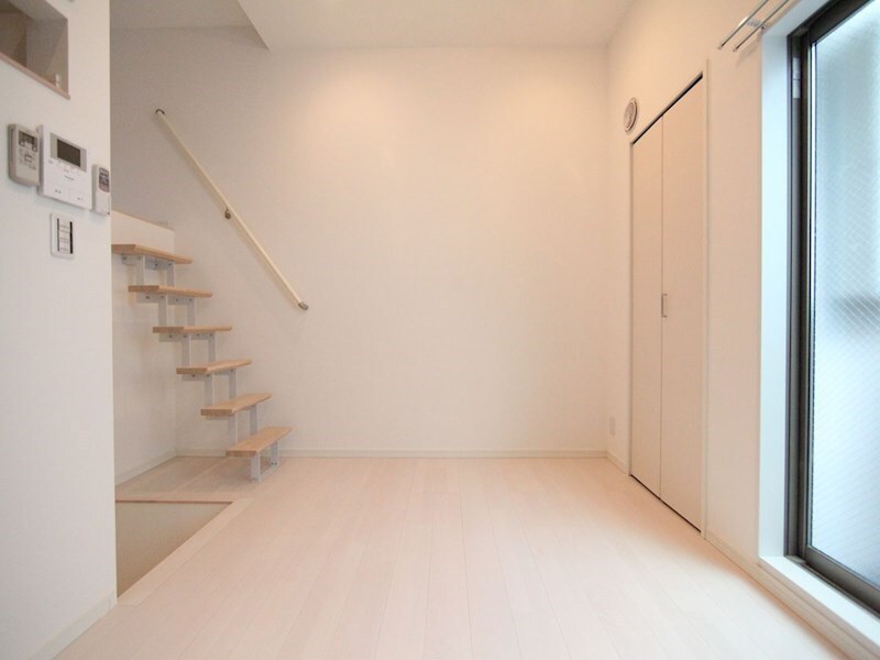 物件内観写真12　(洋室6.1帖　ロフト5.7帖（収納にも寝室にも使えます）)