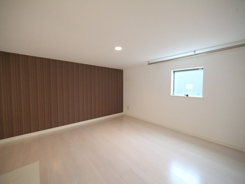 物件内観写真16　(ロフト5.7帖（収納としても寝室としても使えます）)