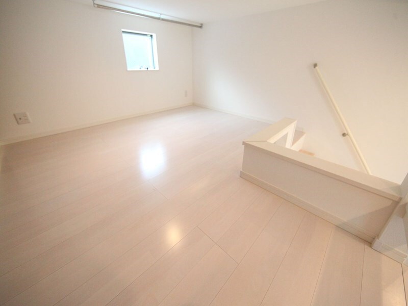 物件内観写真24　(ロフト5.7帖（収納としても寝室としても使えます）)