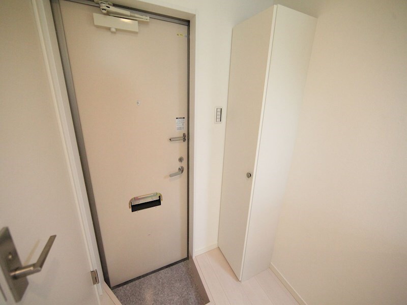 物件内観写真25　(玄関　シューズボックス付（収納充実してます）)