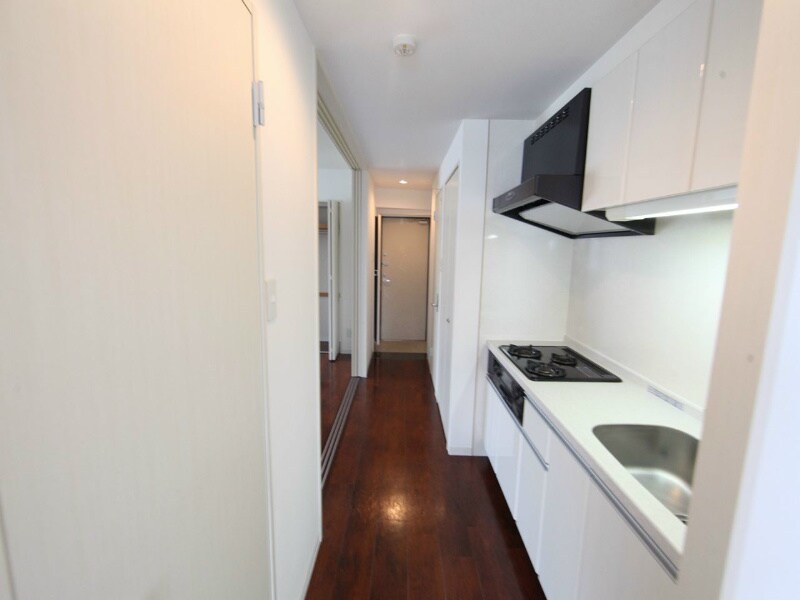 物件内観写真15　(システムキッチン（ガス3口・グリル付）)