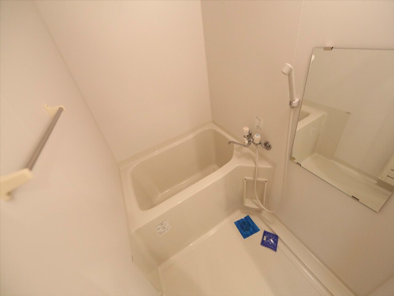 物件内観写真3　(バスルーム（お風呂トイレ別）)