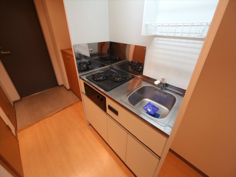 物件内観写真7　(システムキッチン（ガス2口コンロ付）)