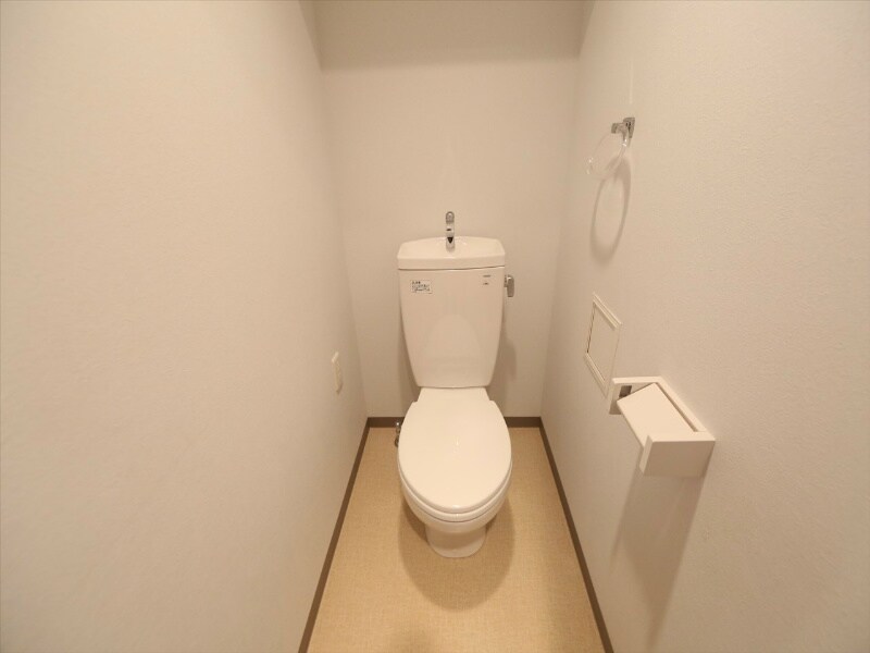 物件内観写真8　(洋式トイレ（温水洗浄便座設置可）)