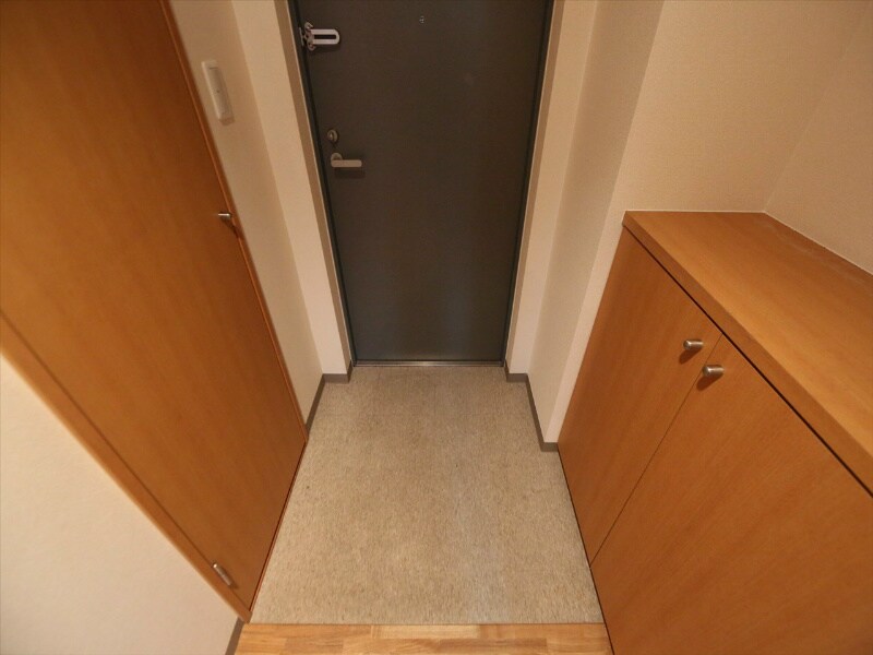 物件内観写真17　(玄関　シューズボックス付　玄関収納有り)