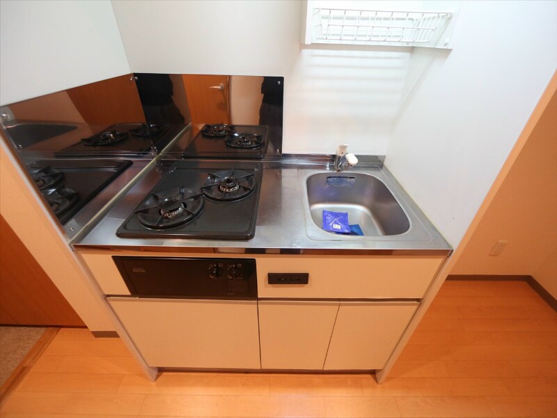 物件内観写真21　(システムキッチン（ガス2口コンロ付）)