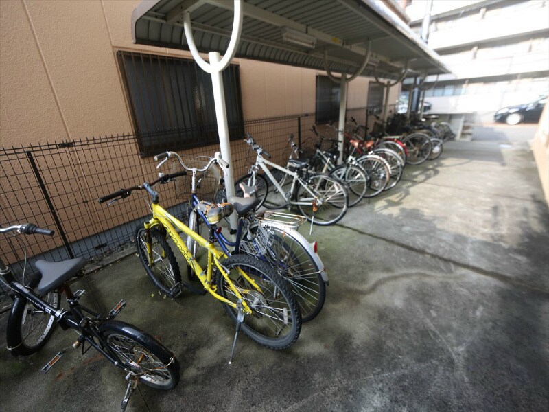物件内観写真28　(屋根付き駐輪場)