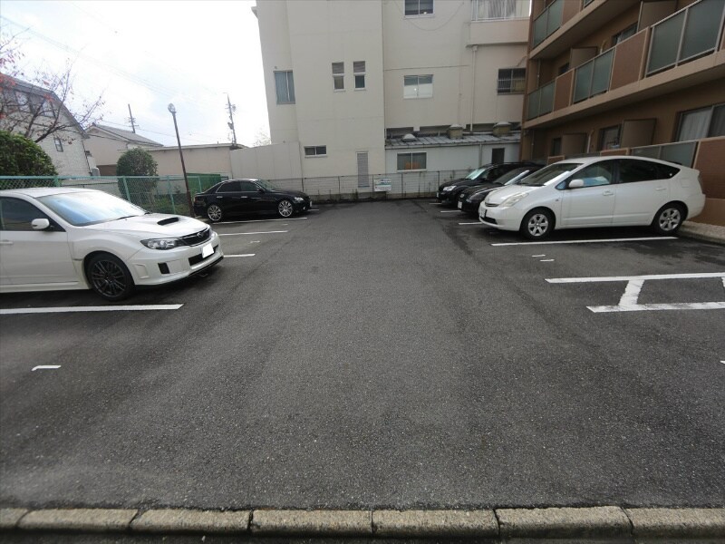 物件内観写真29　(敷地内平面駐車場)