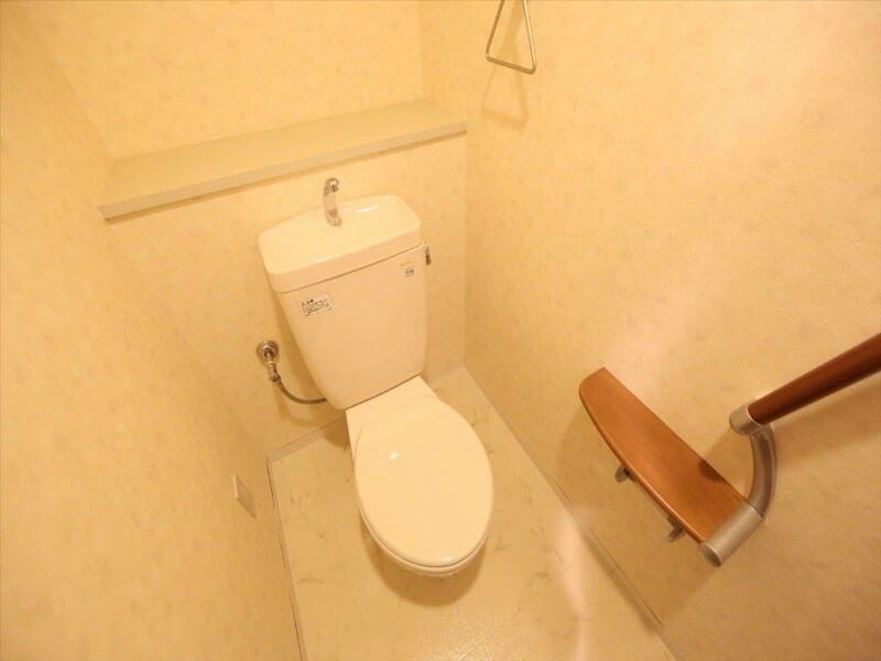 物件内観写真5　(洋式トイレ（温水洗浄便座設置可）)