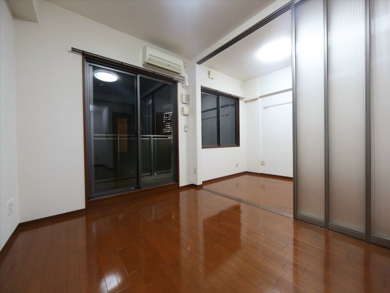 物件内観写真10　(ＬＤＫ9.6帖　洋室4.6帖　つなげても仕切っても使えます)