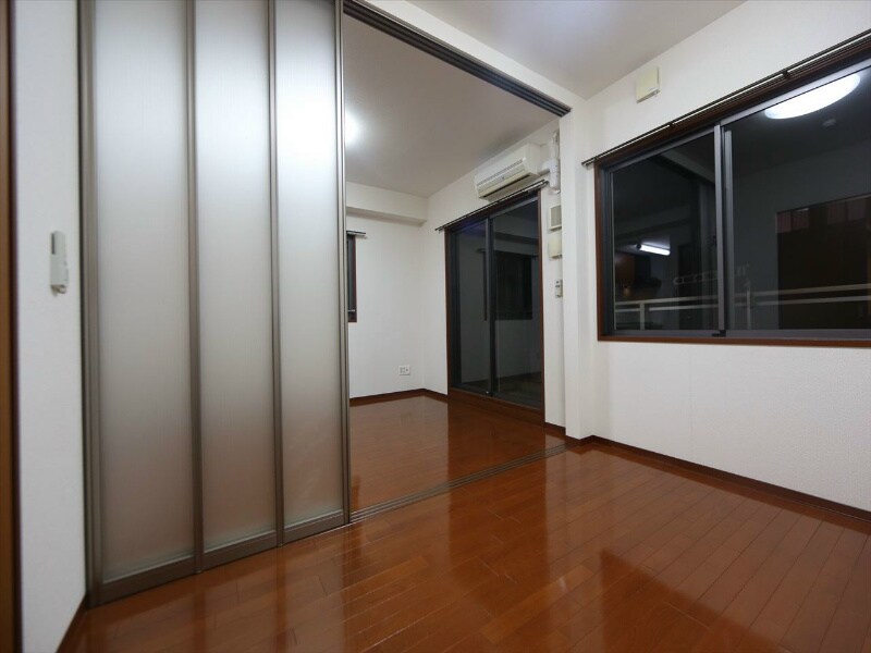 物件内観写真17　(ＬＤＫ9.6帖　洋室4.6帖　つなげても仕切っても使えます)