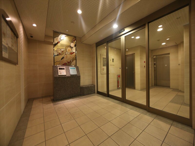 物件内観写真32　(エントランス　防犯カメラ付　オートロック)